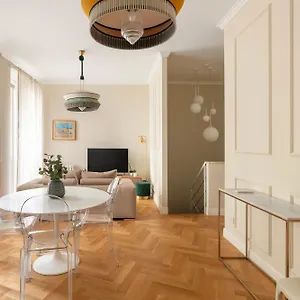 https://castore-apartment.it-lombardy.com